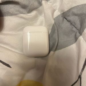 Apple AirPods, gen 1 or 2